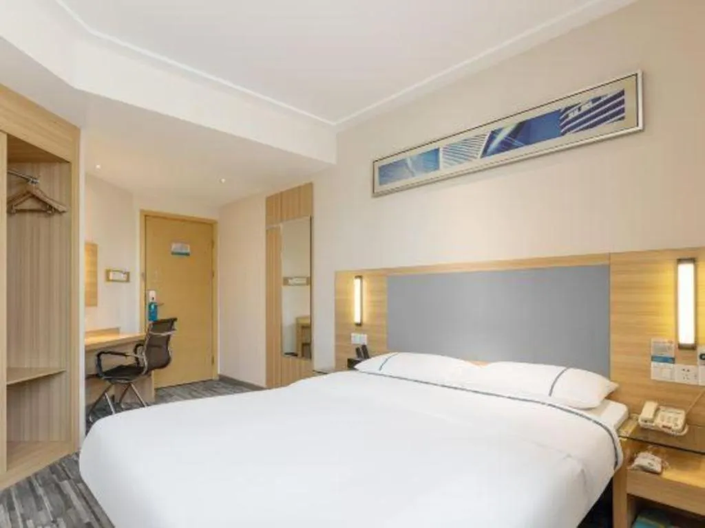 Bed in City Comfort Inn Zhanjiang South Railway Station