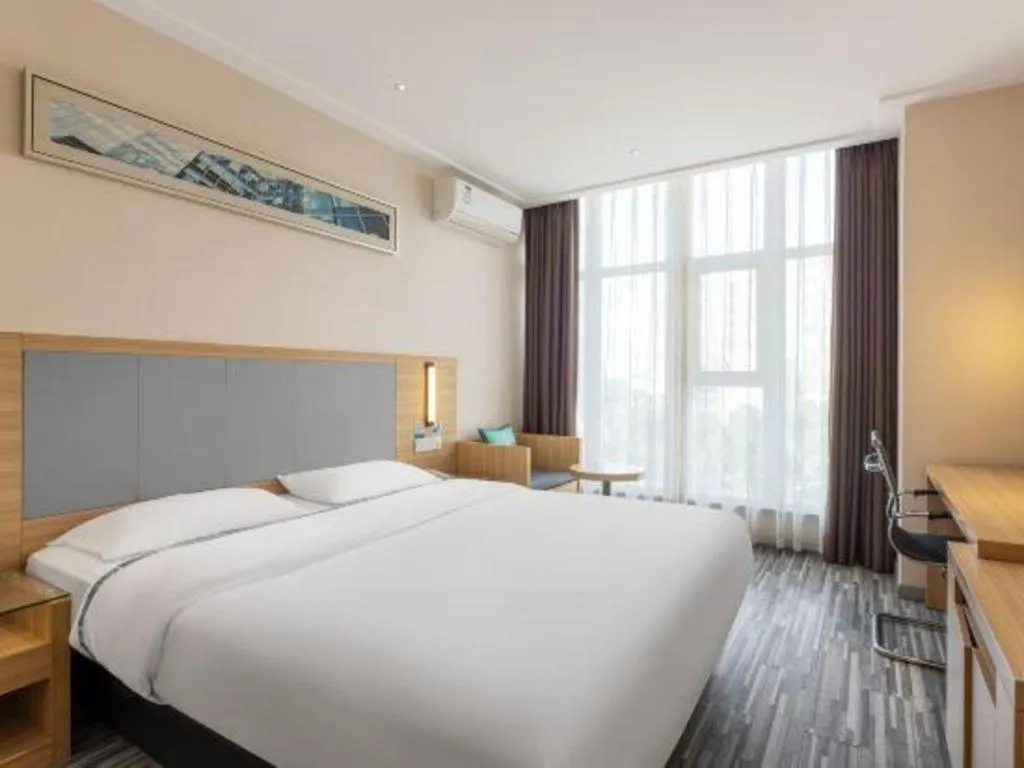 Bed in City Comfort Inn Zhanjiang South Railway Station