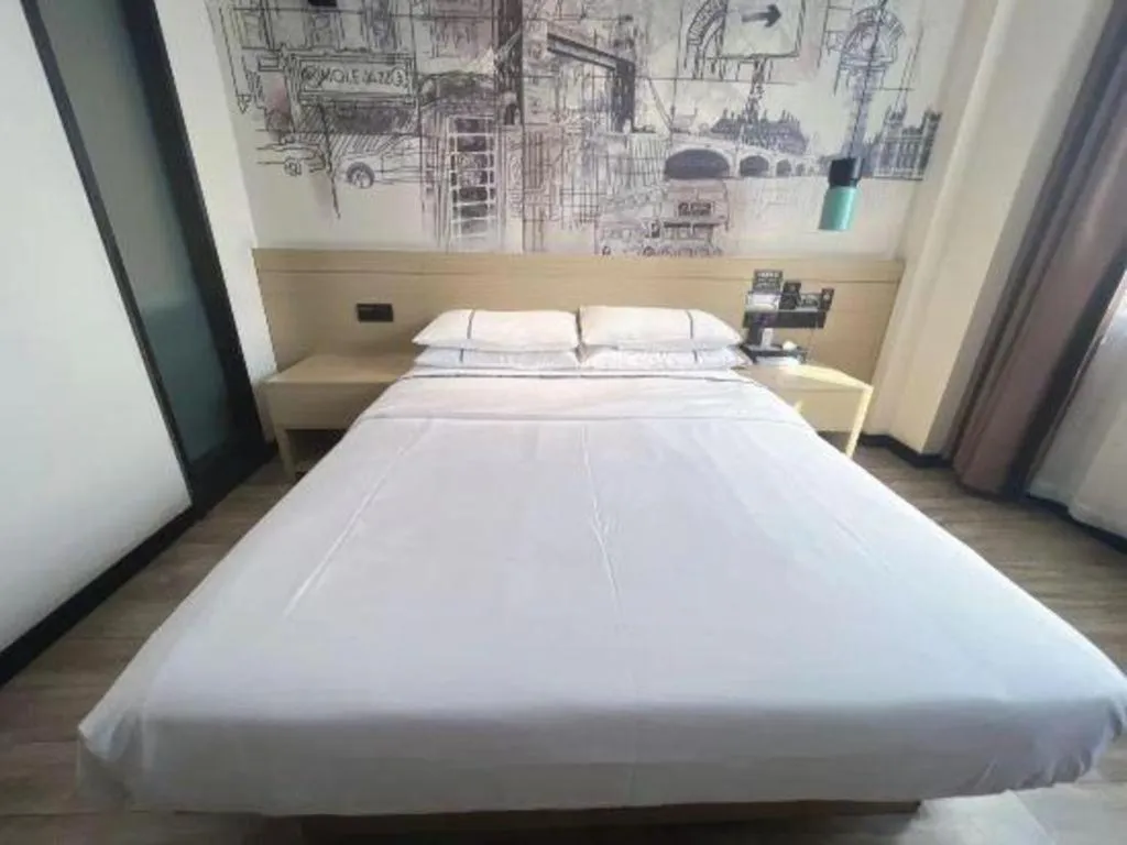 Bed in City Comfort Inn Huanggang Luotian Yishui Waitan