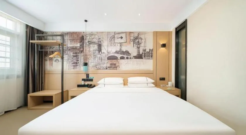 Bed in City Comfort Inn Liuzhou Chengzhong Wanda Haiguan