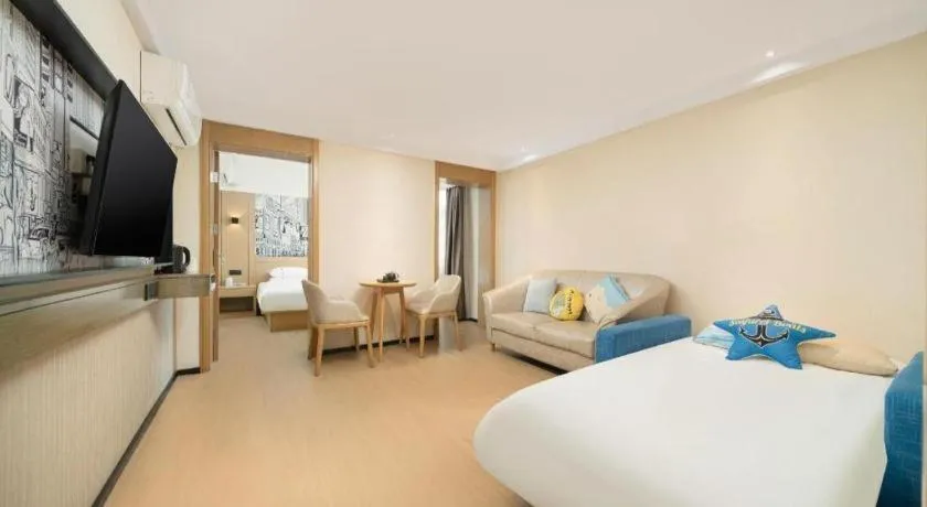 Bed in City Comfort Inn Liuzhou Chengzhong Wanda Haiguan