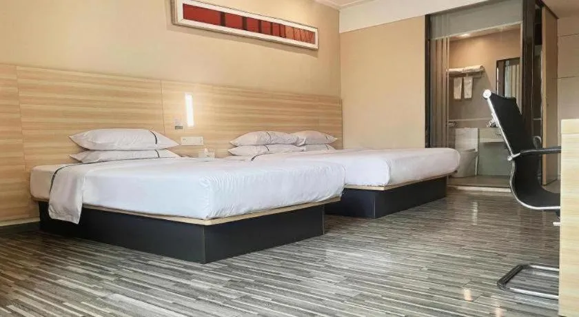 Bed in City Comfort Inn Zhongshan Dongsheng One Plus One