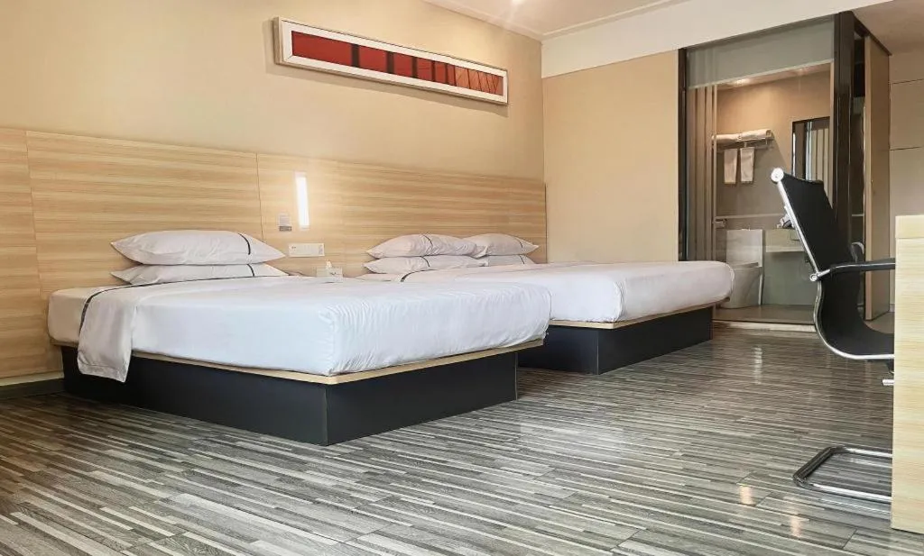 Bed in City Comfort Inn Zhongshan Dongsheng One Plus One