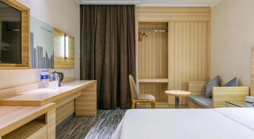 Bed in City Comfort Inn Zhongshan Dongsheng One Plus One
