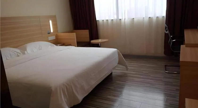 Bed in City Comfort Inn Zhongshan Dongsheng One Plus One