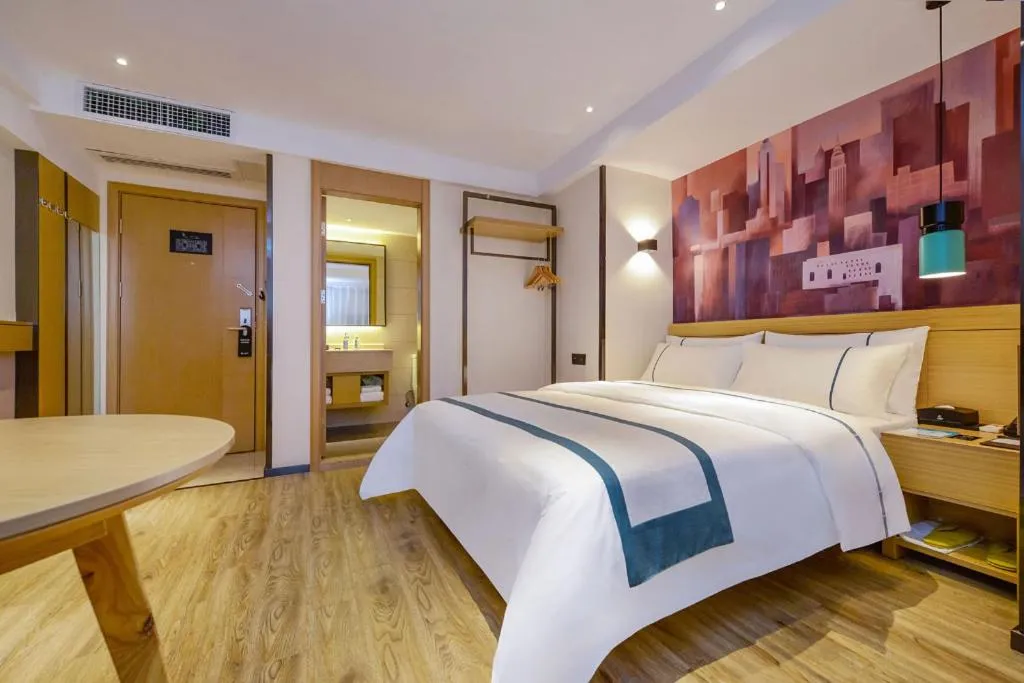 Bed in City Comfort Inn Liupanshui Sports Center