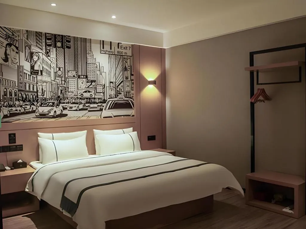 Bed in City Comfort Inn Liupanshui Sports Center