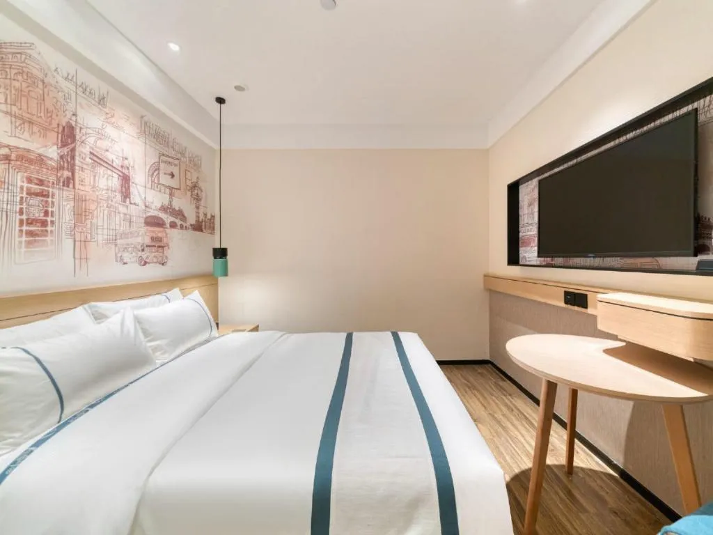 Bed in City Comfort Inn Liupanshui Sports Center