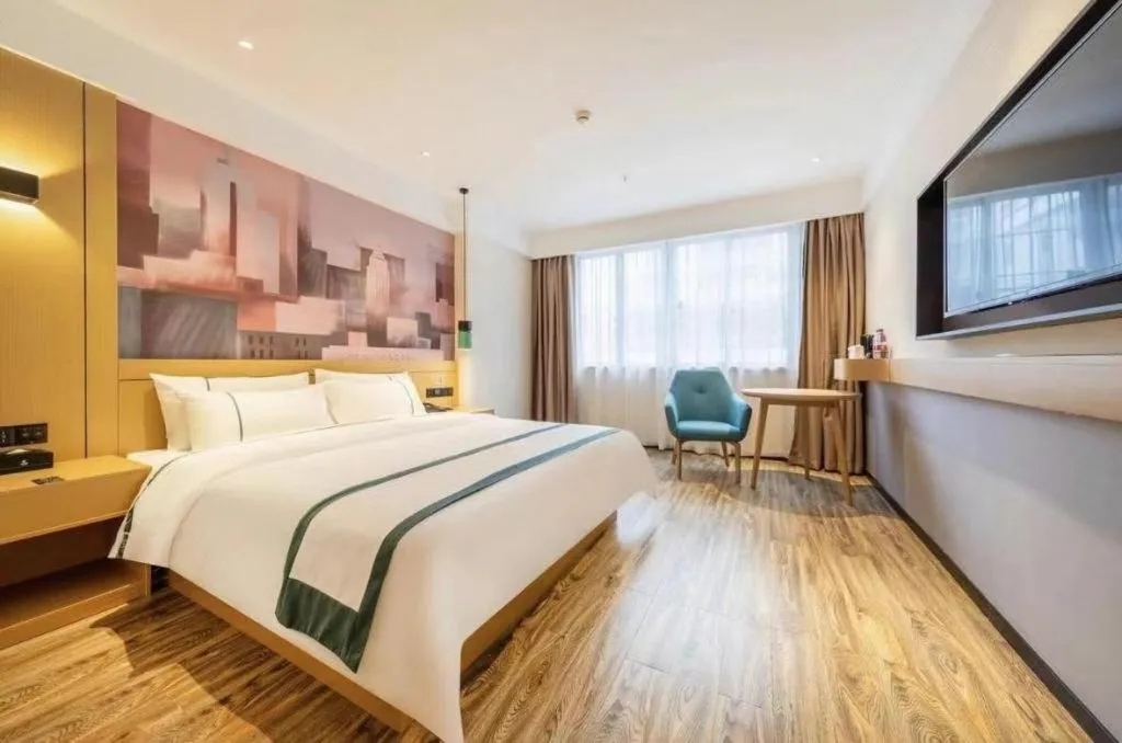 Bed in City Comfort Inn Liupanshui Sports Center