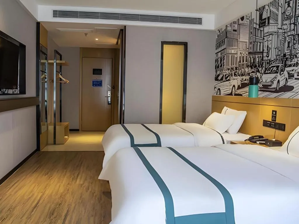 Bed in City Comfort Inn Liupanshui Sports Center