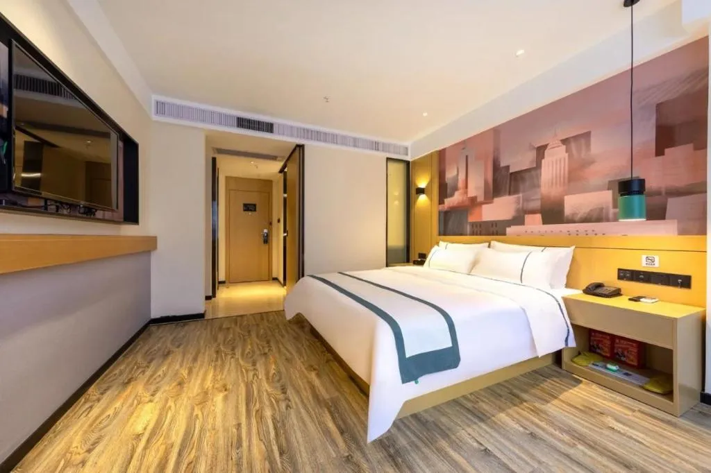 Bed in City Comfort Inn Liupanshui Sports Center