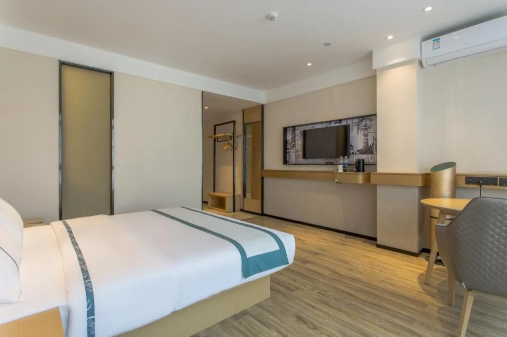 Bed in City Comfort Inn Liupanshui Sports Center