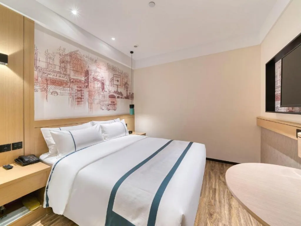 Bed in City Comfort Inn Liupanshui Sports Center