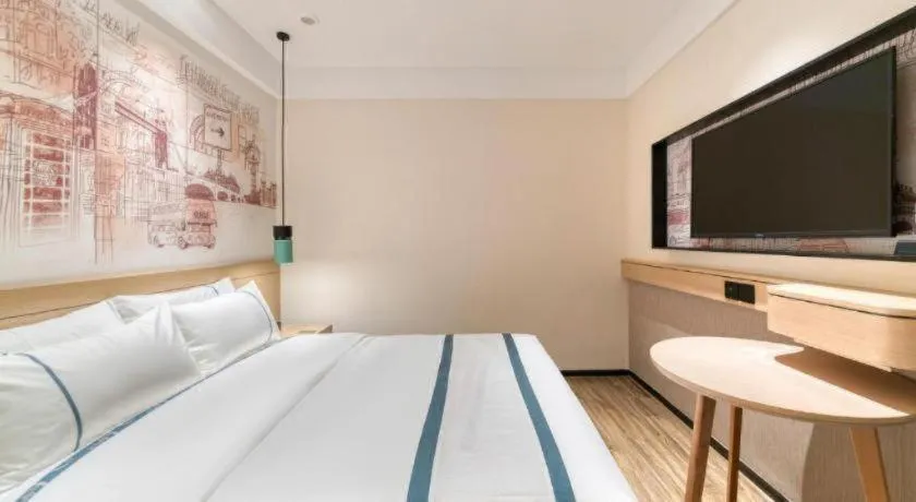 Bed in City Comfort Inn Liupanshui Sports Center