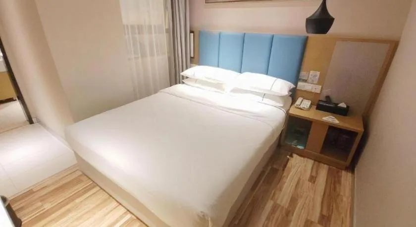 Bed in City Comfort Inn Jingzhou Wanda Plaza
