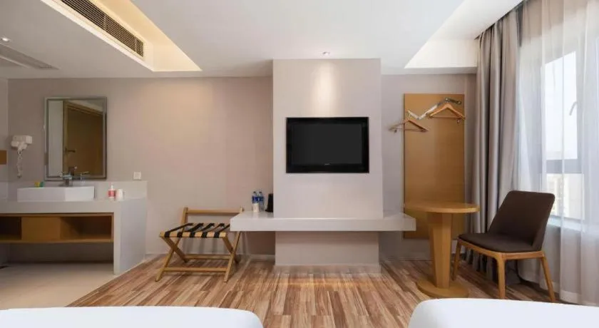 Bed in City Comfort Inn Jingzhou Wanda Plaza