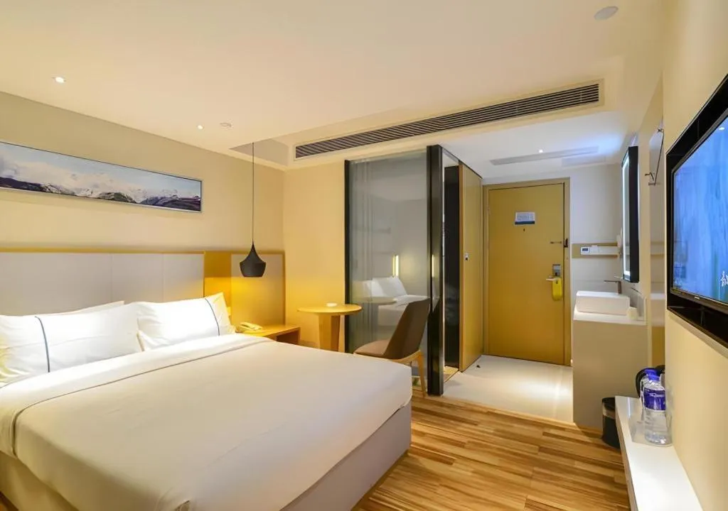 Bed in City Comfort Inn Jingzhou Wanda Plaza