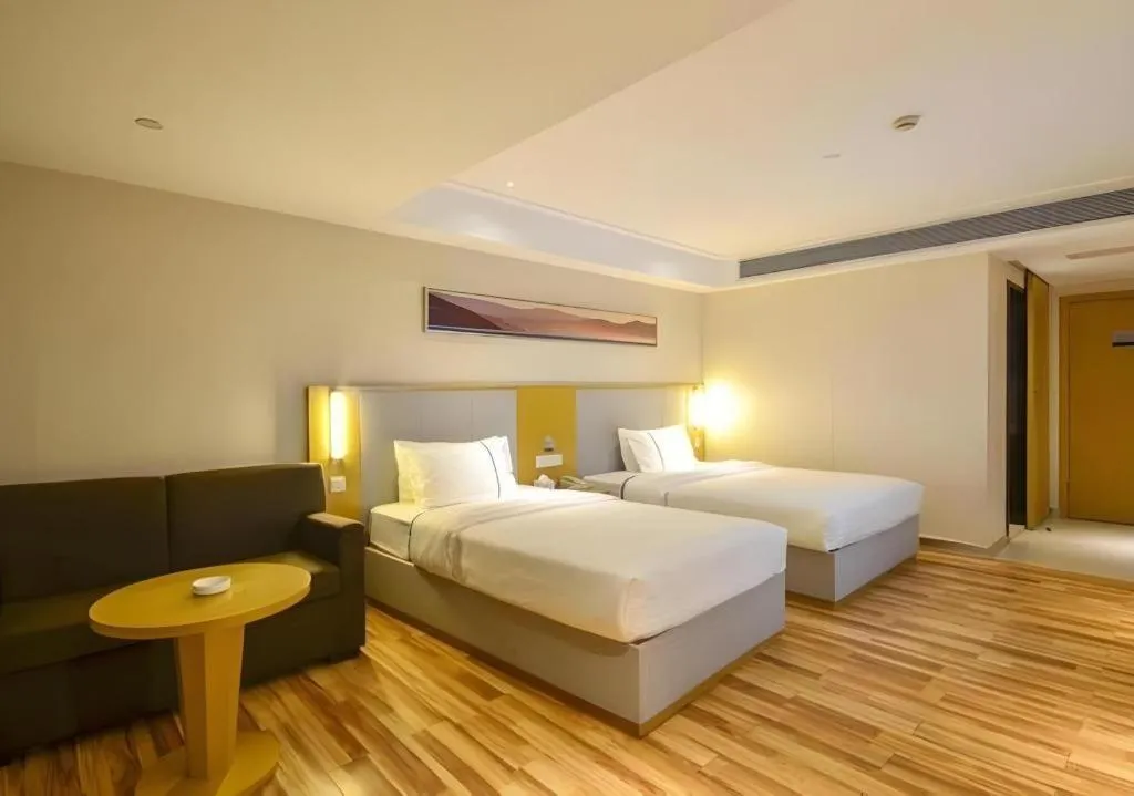 Bed in City Comfort Inn Jingzhou Wanda Plaza