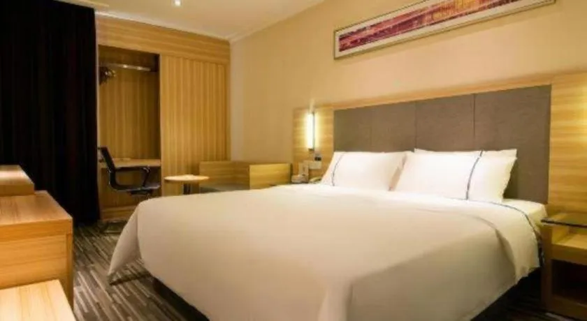 Bed in City Comfort Inn Changsha Jingwanzi Desiqin Plaza