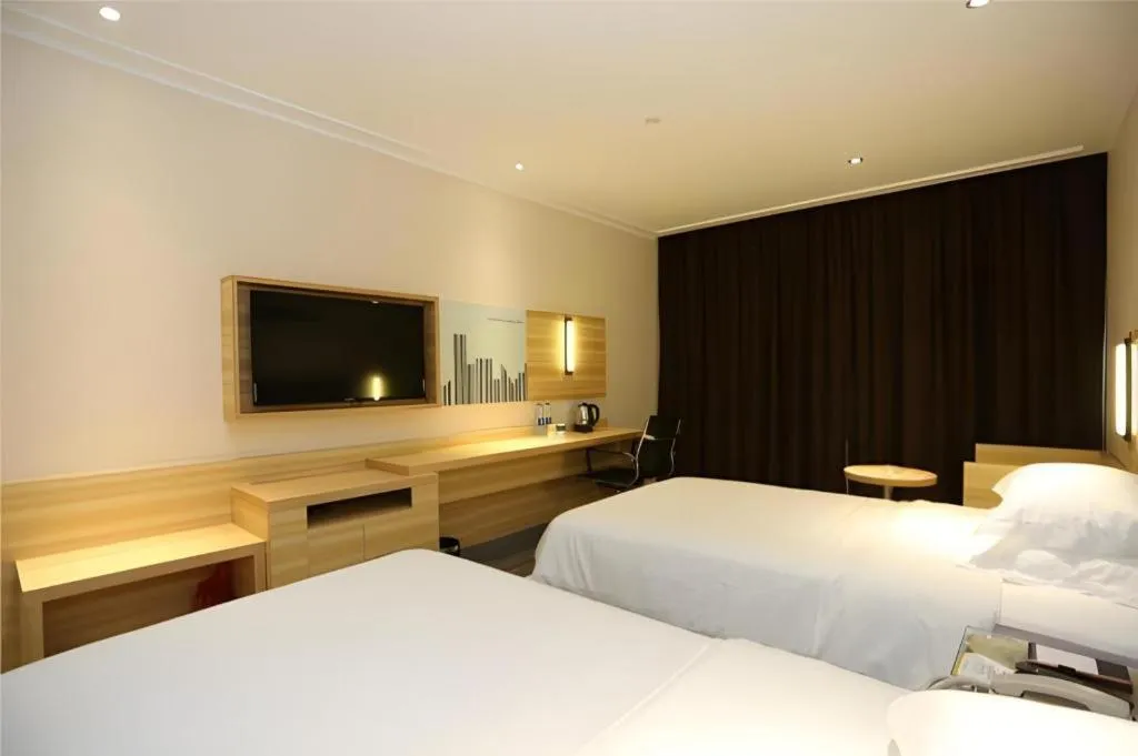 Bed in City Comfort Inn Changsha Jingwanzi Desiqin Plaza