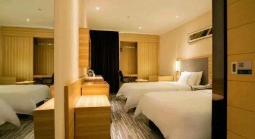Bed in City Comfort Inn Changsha Jingwanzi Desiqin Plaza