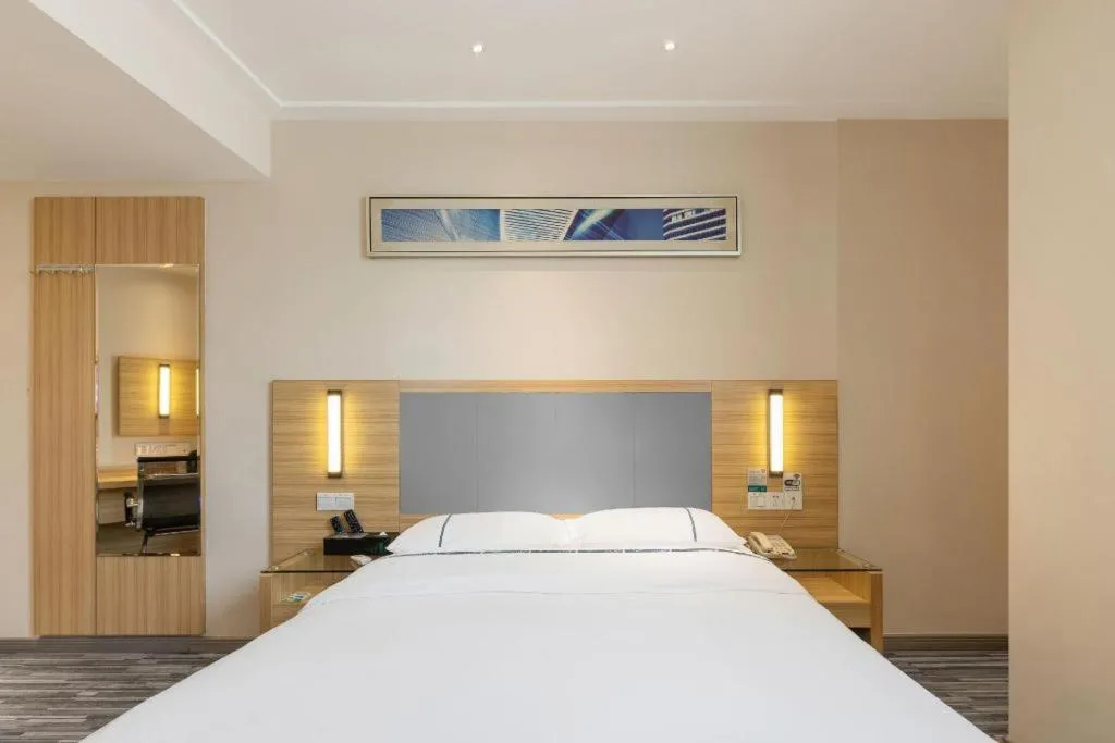 Bed in City Comfort Inn Changsha Jingwanzi Desiqin Plaza