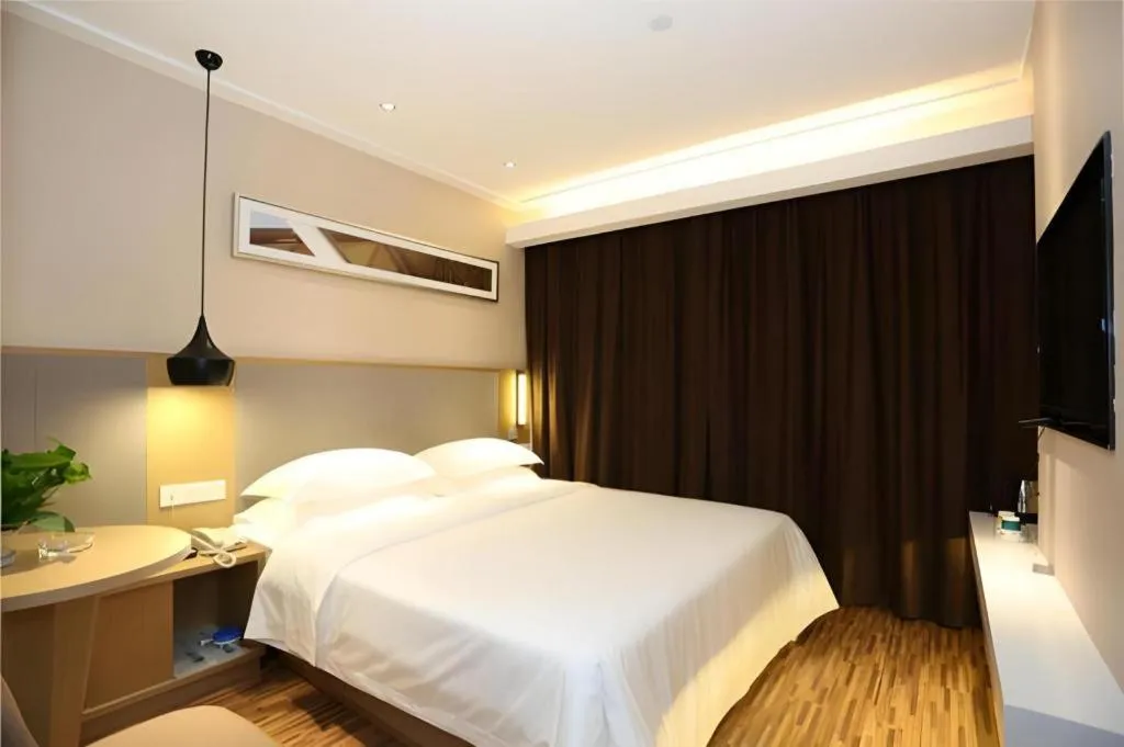 Bed in City Comfort Inn Changsha Jingwanzi Desiqin Plaza