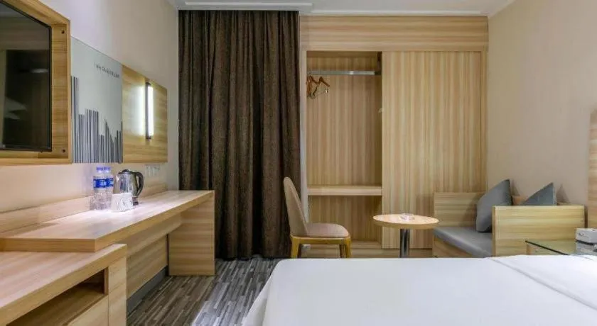 Bed in City Comfort Inn Changsha Jingwanzi Desiqin Plaza