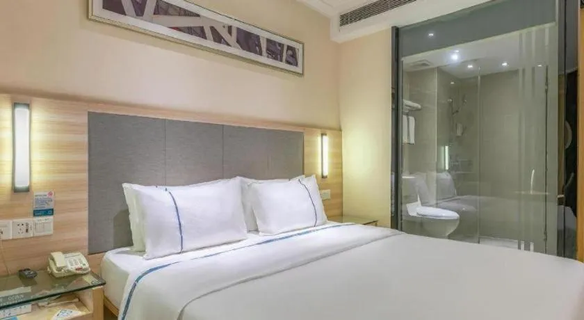 Bed in City Comfort Inn Changsha Jingwanzi Desiqin Plaza
