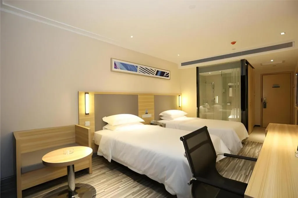 Bed in City Comfort Inn Changsha Jingwanzi Desiqin Plaza