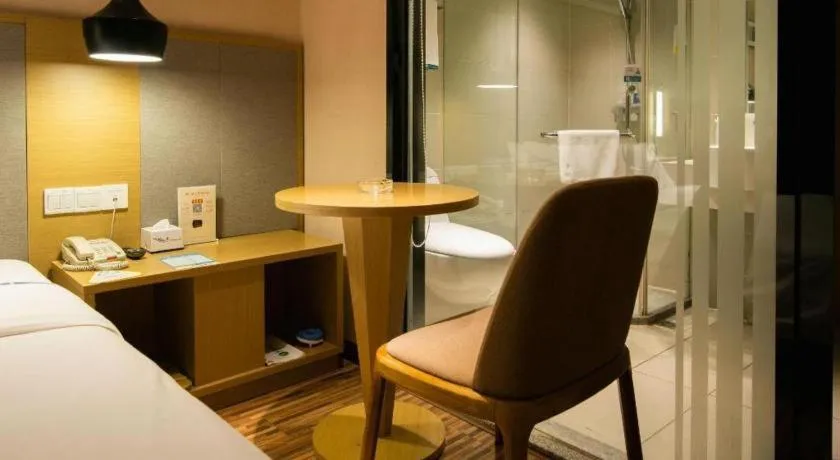 Bed in City Comfort Inn Changsha Jingwanzi Desiqin Plaza