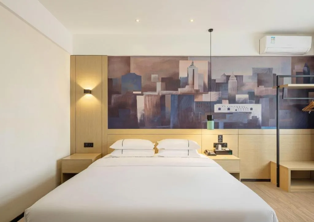 Bed in City Comfort Inn Wuhan Daxueyuan Road Qingfeng Villa