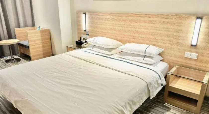 Bed in City Comfort Inn Tianmen East Lake Wanda Plaza