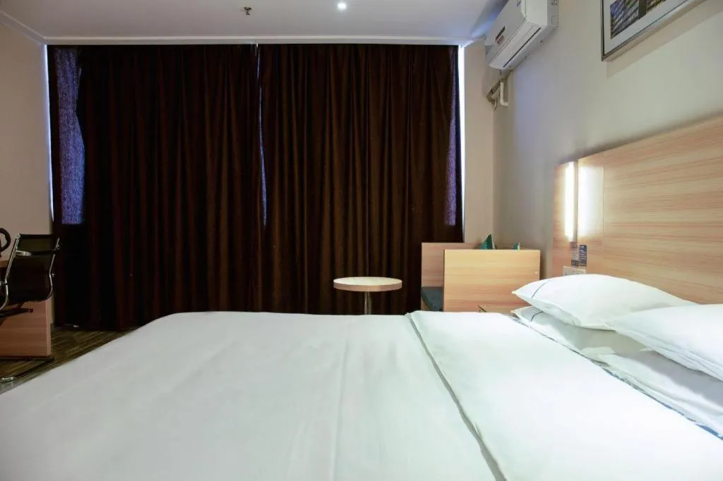 Bed in City Comfort Inn Tianmen East Lake Wanda Plaza