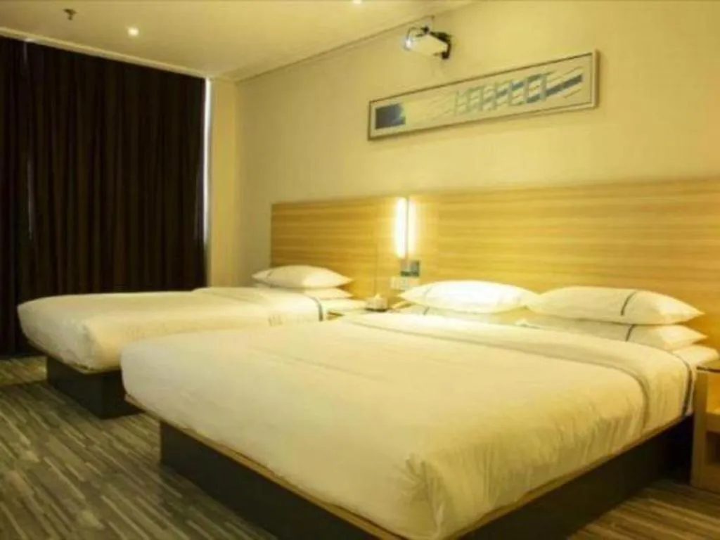 Bed in City Comfort Inn Tianmen East Lake Wanda Plaza