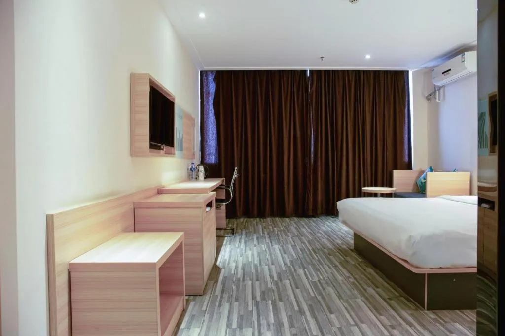 Bed in City Comfort Inn Tianmen East Lake Wanda Plaza