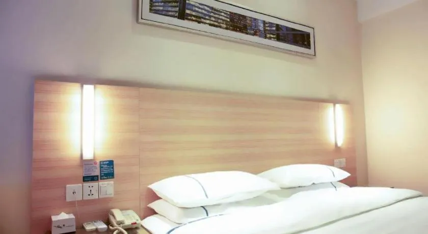 Bed in City Comfort Inn Tianmen East Lake Wanda Plaza