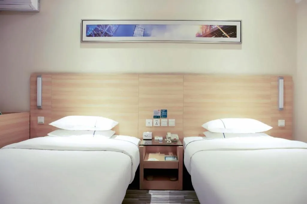 Bed in City Comfort Inn Tianmen East Lake Wanda Plaza