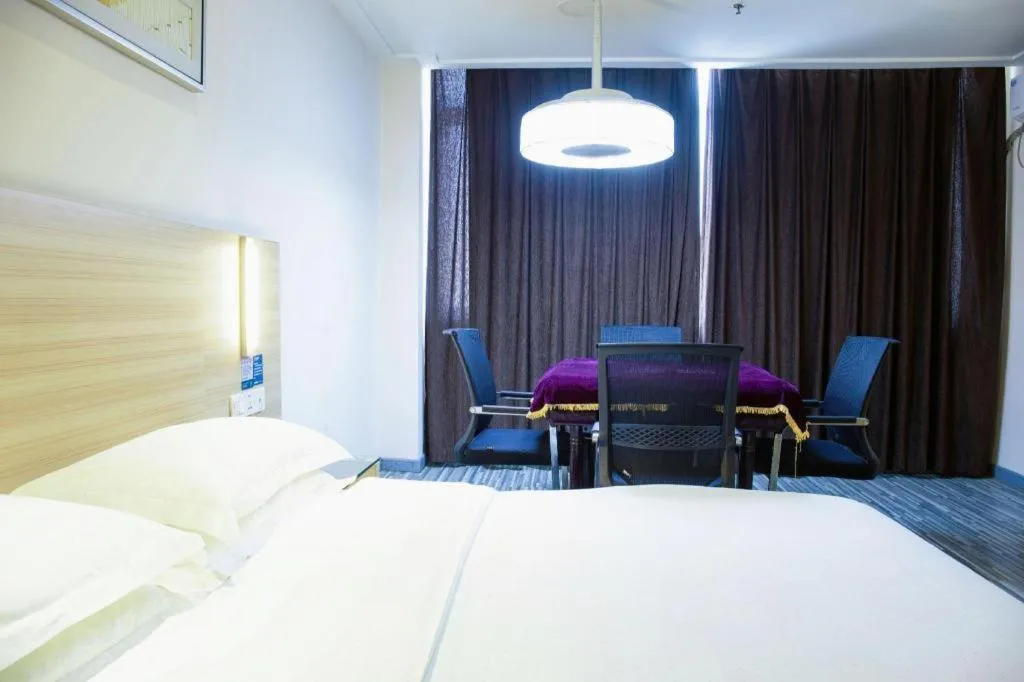 Bed in City Comfort Inn Tianmen East Lake Wanda Plaza