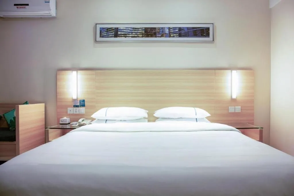 Bed in City Comfort Inn Tianmen East Lake Wanda Plaza