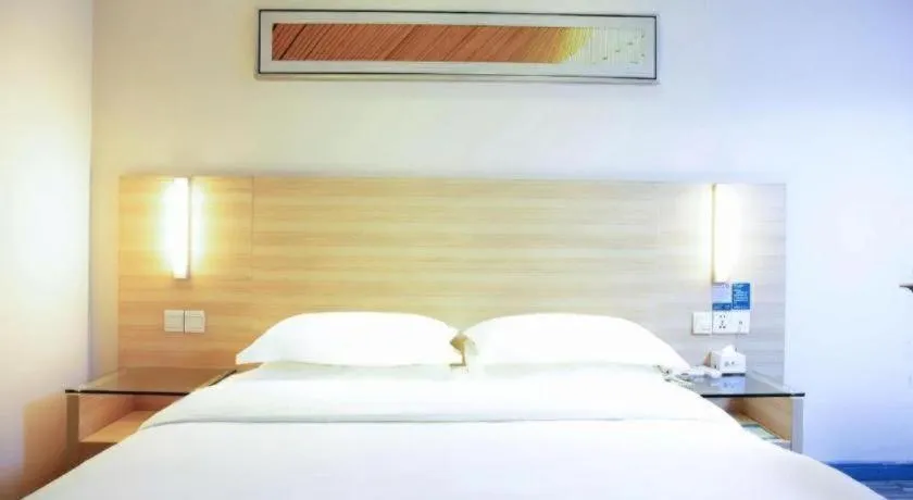 Bed in City Comfort Inn Tianmen East Lake Wanda Plaza