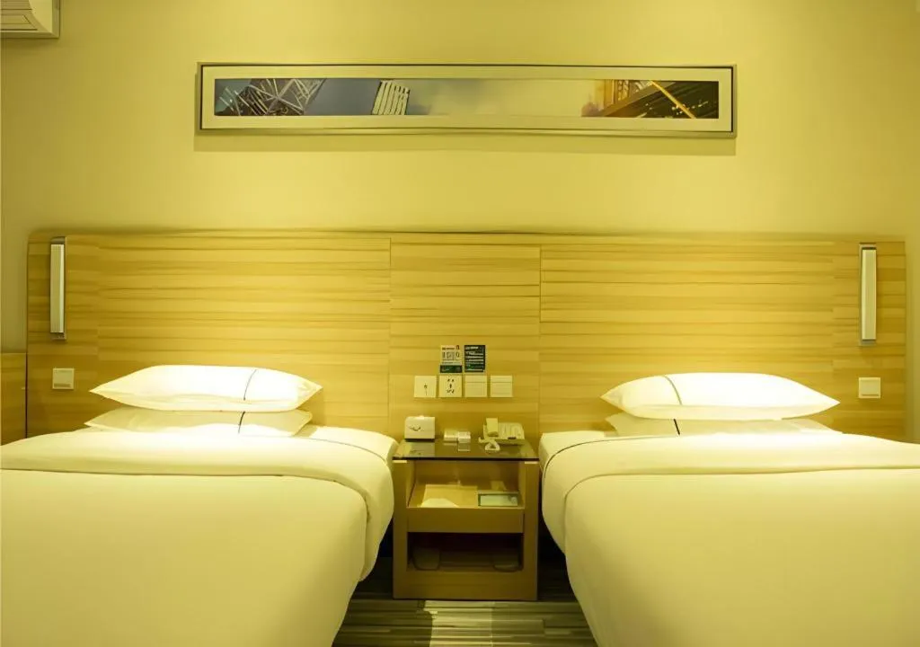 Bed in City Comfort Inn Tianmen East Lake Wanda Plaza