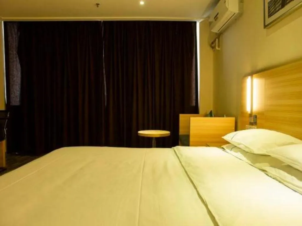 Bed in City Comfort Inn Tianmen East Lake Wanda Plaza