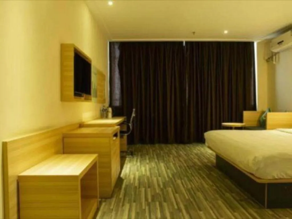 Bed in City Comfort Inn Tianmen East Lake Wanda Plaza