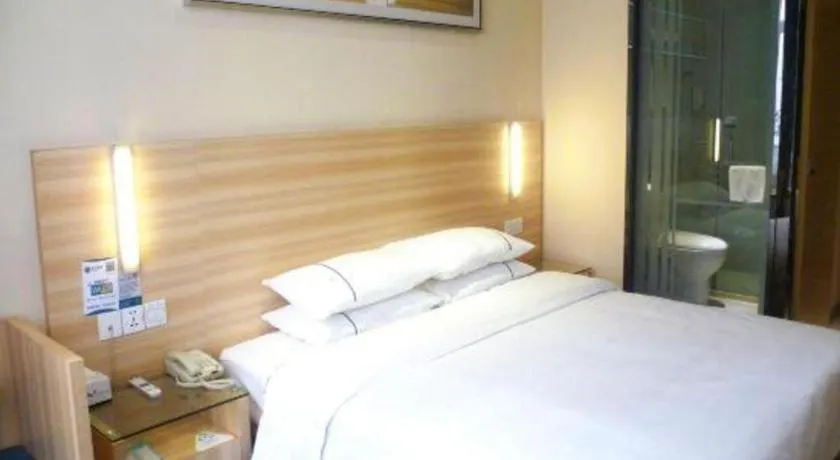 Bed in City Comfort Inn Tianmen East Lake Wanda Plaza