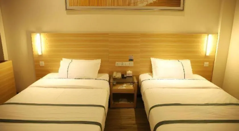 Bed in City Comfort Inn Tianmen East Lake Wanda Plaza