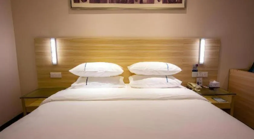 Bed in City Comfort Inn Zhongshan Xiaolan Xinduhui Gymnasium