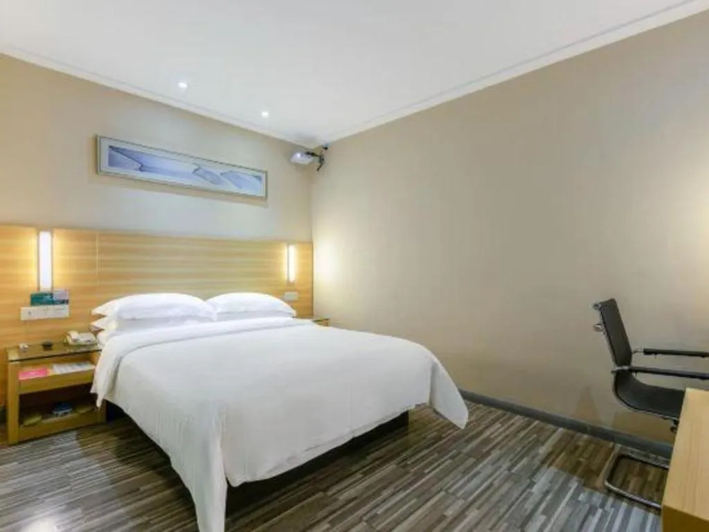 Bed in City Comfort Inn Zhongshan Xiaolan Xinduhui Gymnasium