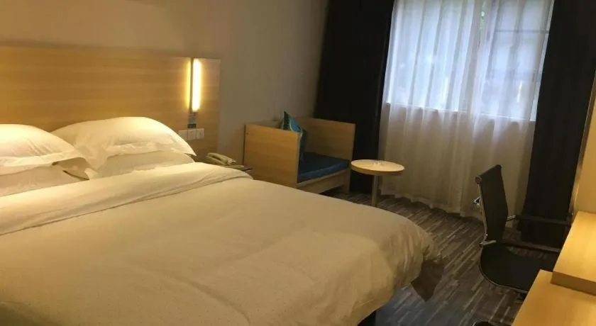 Bed in City Comfort Inn Zhongshan Xiaolan Xinduhui Gymnasium