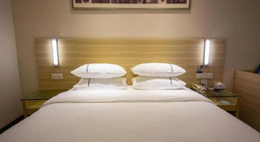 Bed in City Comfort Inn Zhongshan Xiaolan Xinduhui Gymnasium
